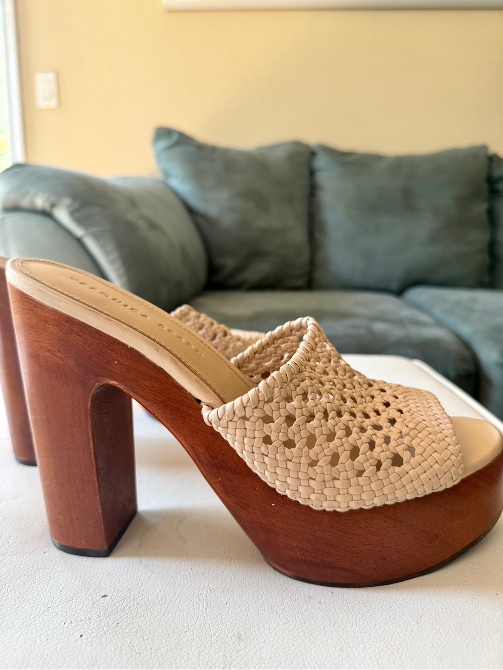 Veronica Beard Guadalupe
Woven Leather Platform Mules -
Natural/Hazelwood - NEW